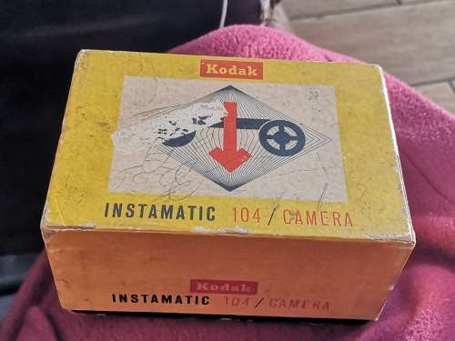 VINTAGE KODAK INSTAMATIC 104 CAMERA IN ORIGINAL BOX