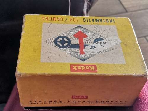 VINTAGE KODAK INSTAMATIC 104 CAMERA IN ORIGINAL BOX