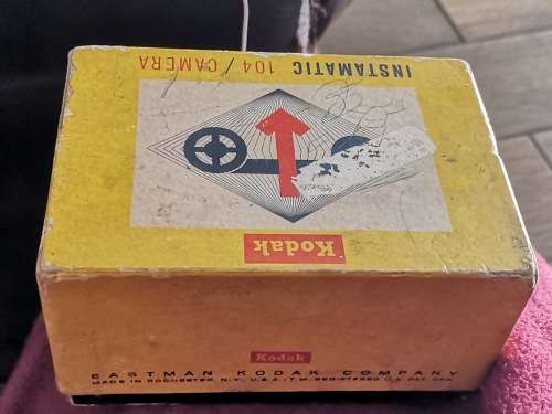 VINTAGE KODAK INSTAMATIC 104 CAMERA IN ORIGINAL BOX