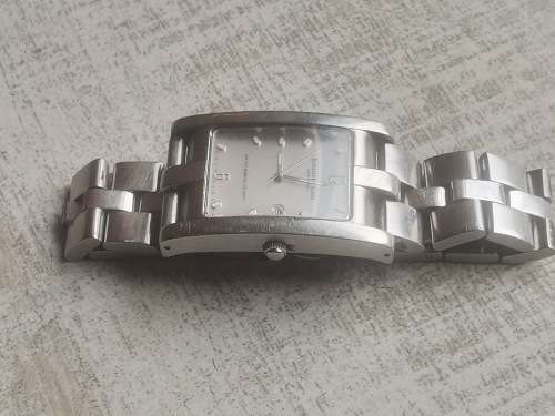 KENNETH COLE MENS STAINLESS STEEL WATCH IN EXCELLENT WORKING CONDITION