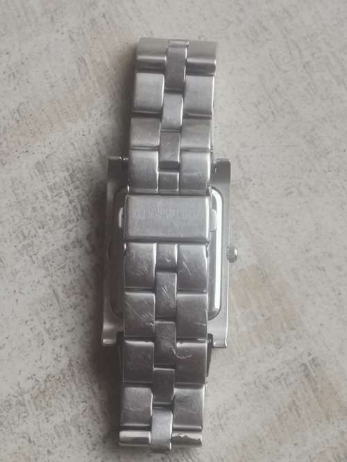 KENNETH COLE MENS STAINLESS STEEL WATCH IN EXCELLENT WORKING CONDITION