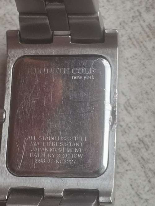 KENNETH COLE MENS STAINLESS STEEL WATCH IN EXCELLENT WORKING CONDITION