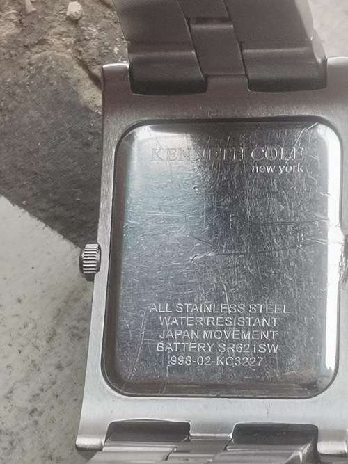 KENNETH COLE MENS STAINLESS STEEL WATCH IN EXCELLENT WORKING CONDITION