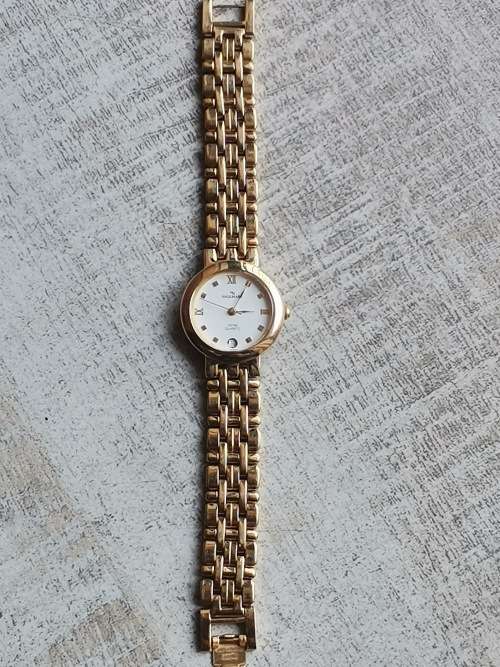 HALLMARK LADIES GOLD PLATED WATCH IN EXCELLENT WORKING CONDITION AS GOOD AS NEW