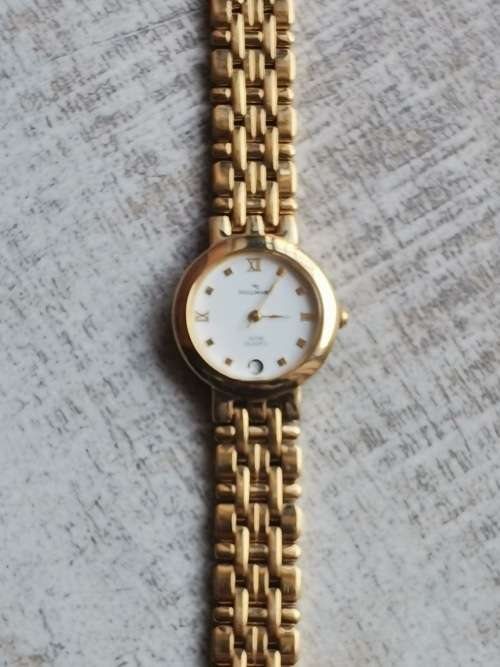 HALLMARK LADIES GOLD PLATED WATCH IN EXCELLENT WORKING CONDITION AS GOOD AS NEW