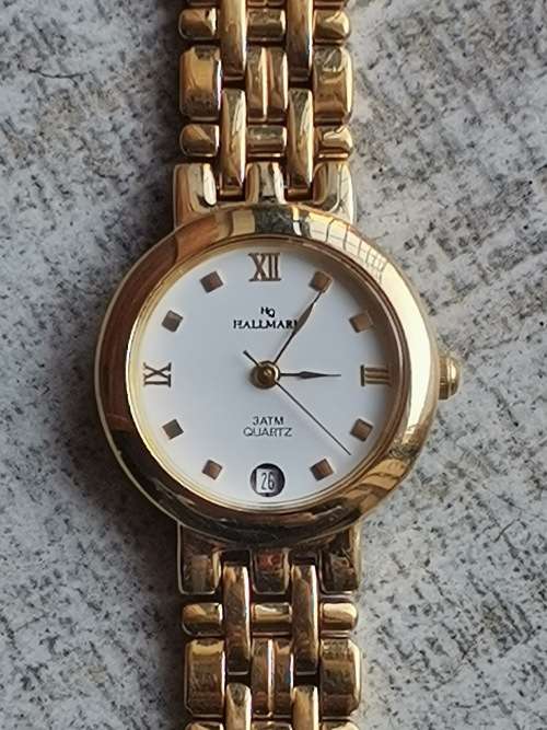 HALLMARK LADIES GOLD PLATED WATCH IN EXCELLENT WORKING CONDITION AS GOOD AS NEW