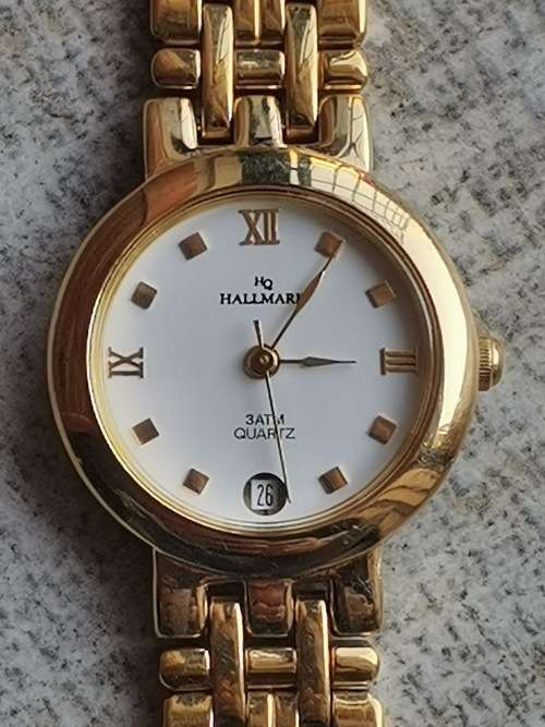 HALLMARK LADIES GOLD PLATED WATCH IN EXCELLENT WORKING CONDITION AS GOOD AS NEW