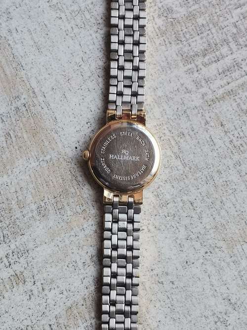 HALLMARK LADIES GOLD PLATED WATCH IN EXCELLENT WORKING CONDITION AS GOOD AS NEW