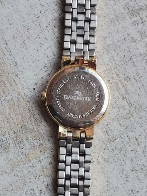 HALLMARK LADIES GOLD PLATED WATCH IN EXCELLENT WORKING CONDITION AS GOOD AS NEW