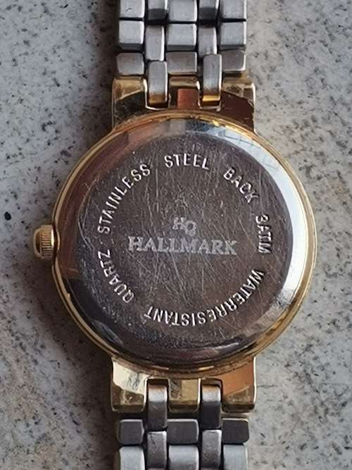 HALLMARK LADIES GOLD PLATED WATCH IN EXCELLENT WORKING CONDITION AS GOOD AS NEW