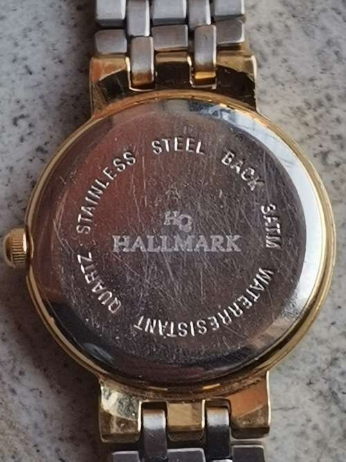 HALLMARK LADIES GOLD PLATED WATCH IN EXCELLENT WORKING CONDITION AS GOOD AS NEW