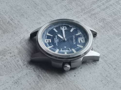 HALLMARK MENS QUARTZ WATCH IN EXCELLENT WORKING CONDITION - NO STRAP