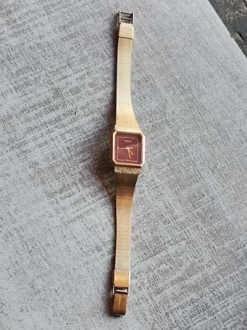 SAMSUNG GOLD PLATED SWISS WATCH IN EXCELLENT WORKING CONDITION