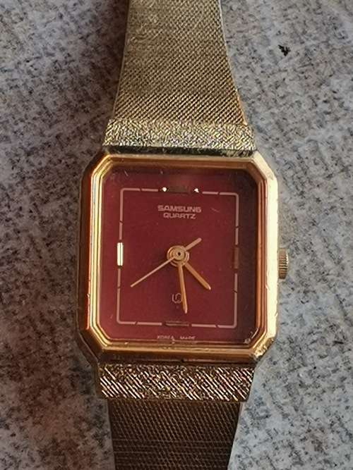 SAMSUNG GOLD PLATED SWISS WATCH IN EXCELLENT WORKING CONDITION