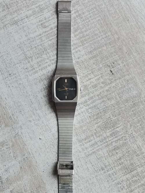 VINTAGE CITIZEN MENS WATCH WITH DAY/DATE FUNCTION IN EXCELLENT WORKING CONDITION