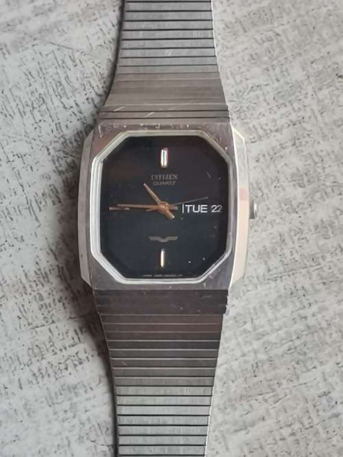 VINTAGE CITIZEN MENS WATCH WITH DAY/DATE FUNCTION IN EXCELLENT WORKING CONDITION