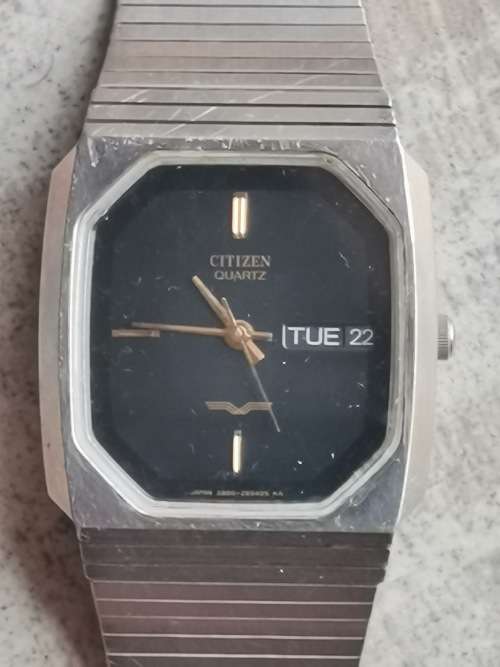 VINTAGE CITIZEN MENS WATCH WITH DAY/DATE FUNCTION IN EXCELLENT WORKING CONDITION