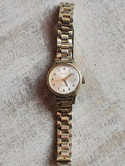 VINTAGE LADIES CITIZEN MECHANICAL WATCH IN GOOD WORKING CONDITION