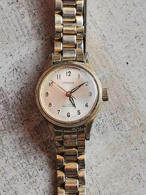 VINTAGE LADIES CITIZEN MECHANICAL WATCH IN GOOD WORKING CONDITION