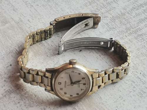 VINTAGE LADIES CITIZEN MECHANICAL WATCH IN GOOD WORKING CONDITION