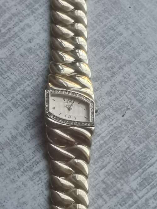 LADIES GOLD PLATED HALLMARK WATCH IN EXCELLENT CONDITION