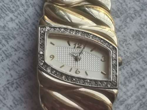 LADIES GOLD PLATED HALLMARK WATCH IN EXCELLENT CONDITION