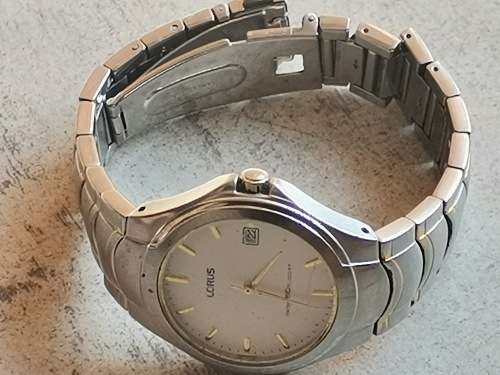 LORUS MENS WATCH IN EXCELLENT WORKING CONDITION - VALUED @ R950
