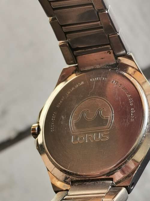 LORUS MENS WATCH IN EXCELLENT WORKING CONDITION - VALUED @ R950
