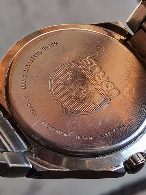 LORUS MENS WATCH IN EXCELLENT WORKING CONDITION - VALUED @ R950
