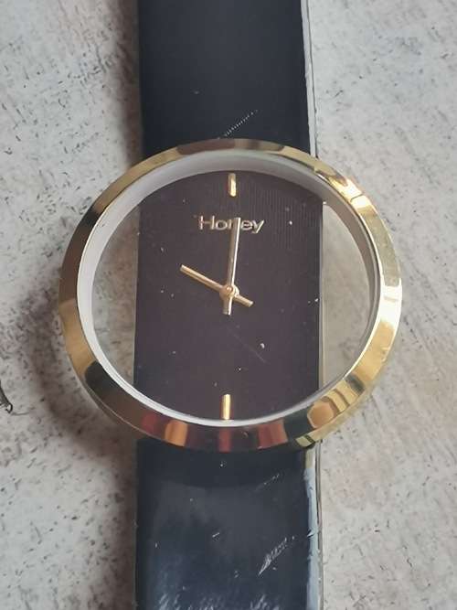 LADIES GOLD PLATED HONEY WATCH IN EXCELLENT WORKING CONDITION