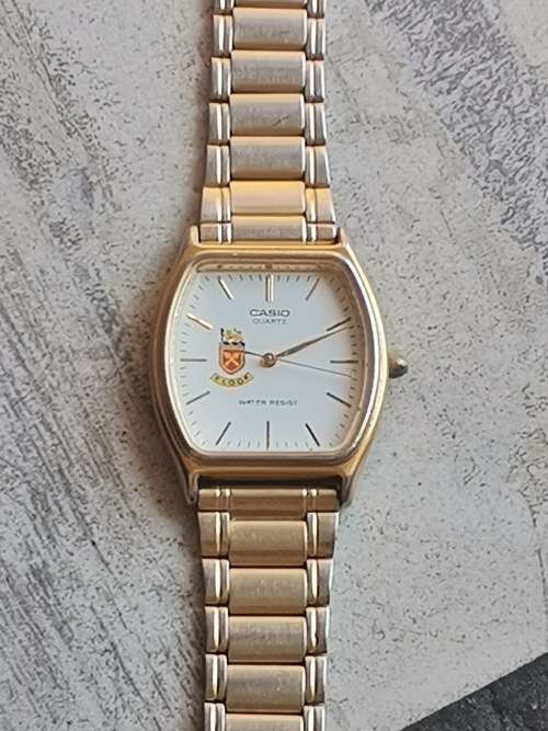 MENS CASIO MTP-1065 GOLD PLATED WATCH IN EXCELLENT WORKING CONDITION