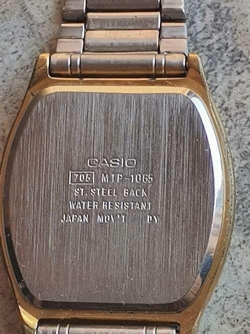 MENS CASIO MTP-1065 GOLD PLATED WATCH IN EXCELLENT WORKING CONDITION