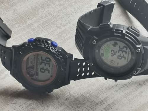 2 x MENS DIGITAL WATCHES IN EXCELLENT WORKING CONDITION