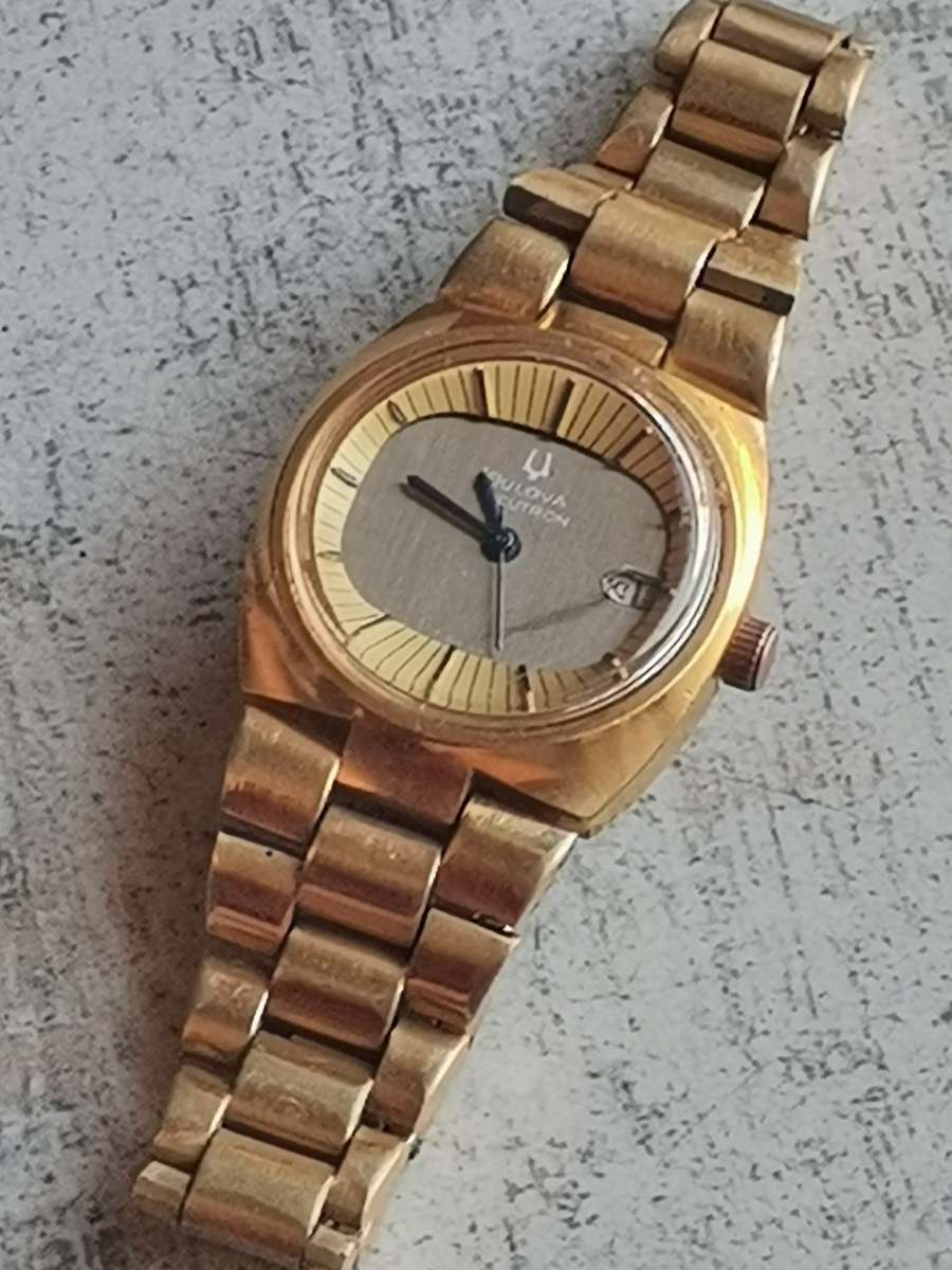 VINTAGE BULOVA ACCUTRON LADIES GOLD PLATED WATCH IN EXCELLENT WORKING CONDITION