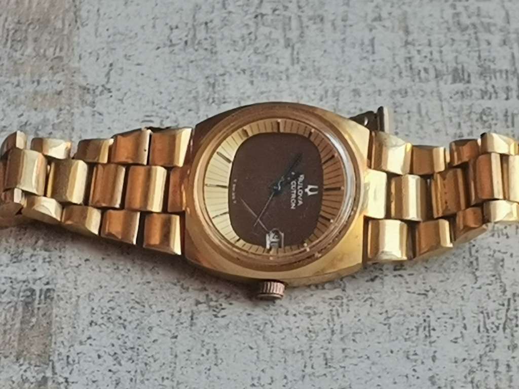 VINTAGE BULOVA ACCUTRON LADIES GOLD PLATED WATCH IN EXCELLENT WORKING CONDITION