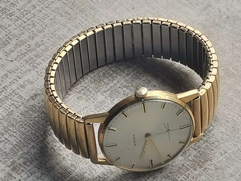 VINTAGE OMIKRON SWISS 21 RUBIS MENS WATCH IN EXCELLENT WORKING CONDITION