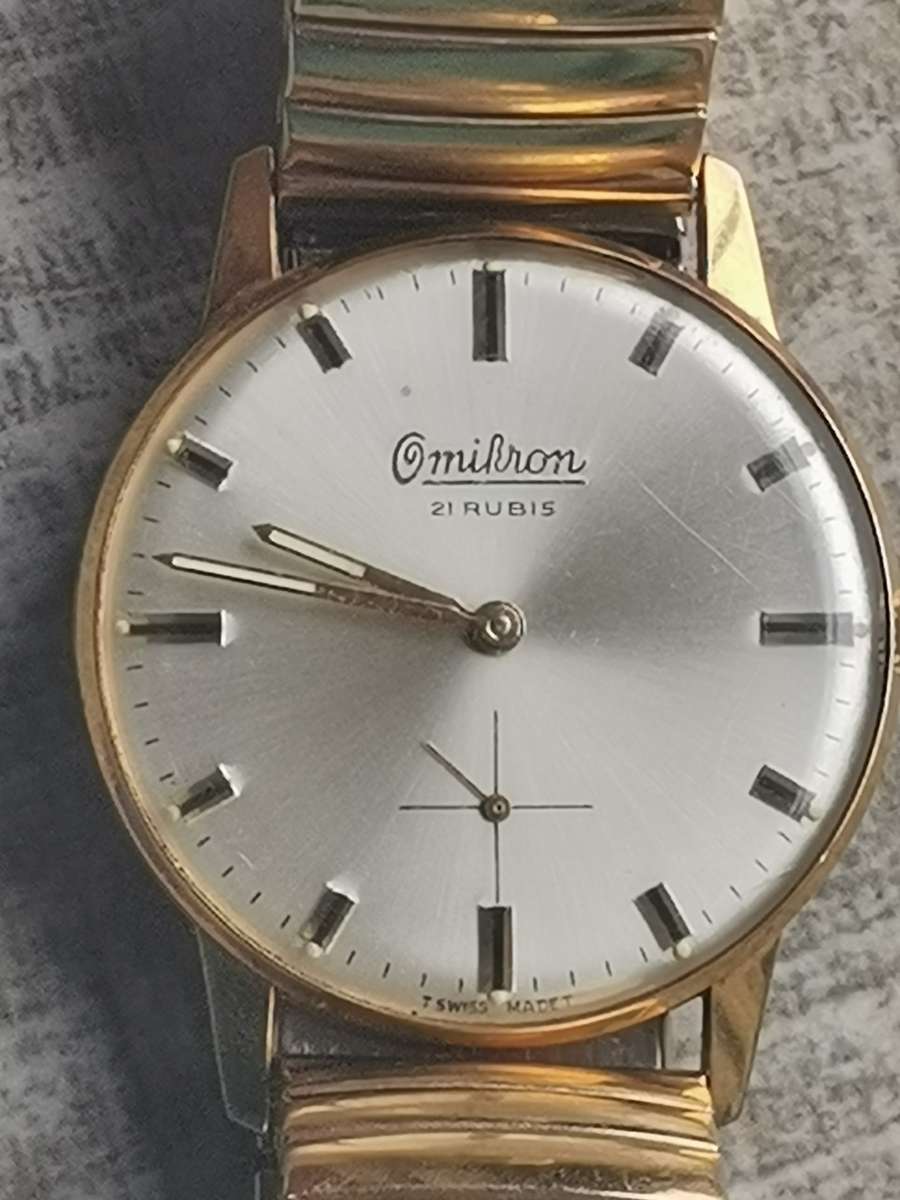 VINTAGE OMIKRON SWISS 21 RUBIS MENS WATCH IN EXCELLENT WORKING CONDITION