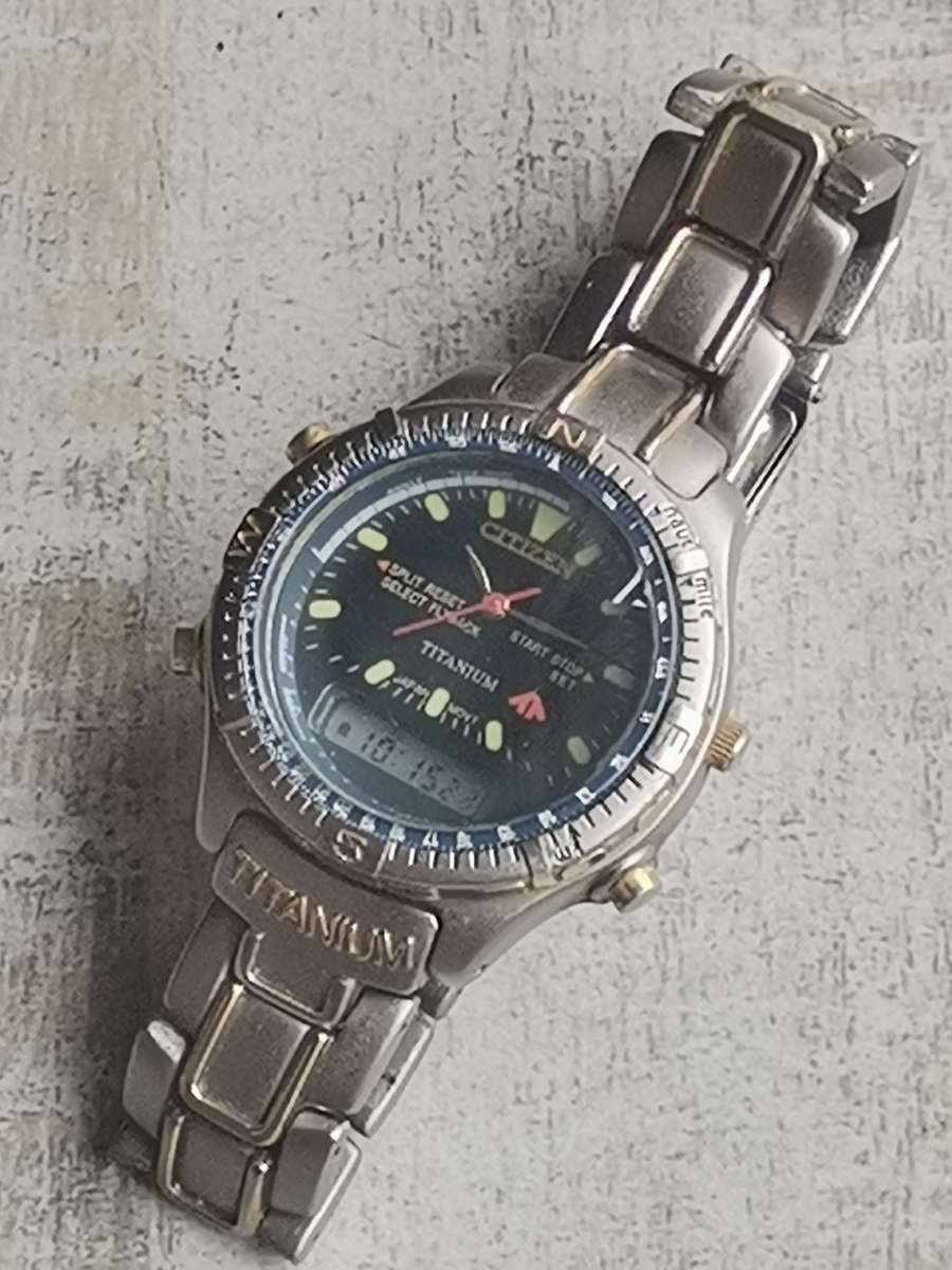 MENS CITIZEN ECO-DRIVE TITANIUM ANALOG/DIGITAL WATCH IN GOOD WORKING CONDITION