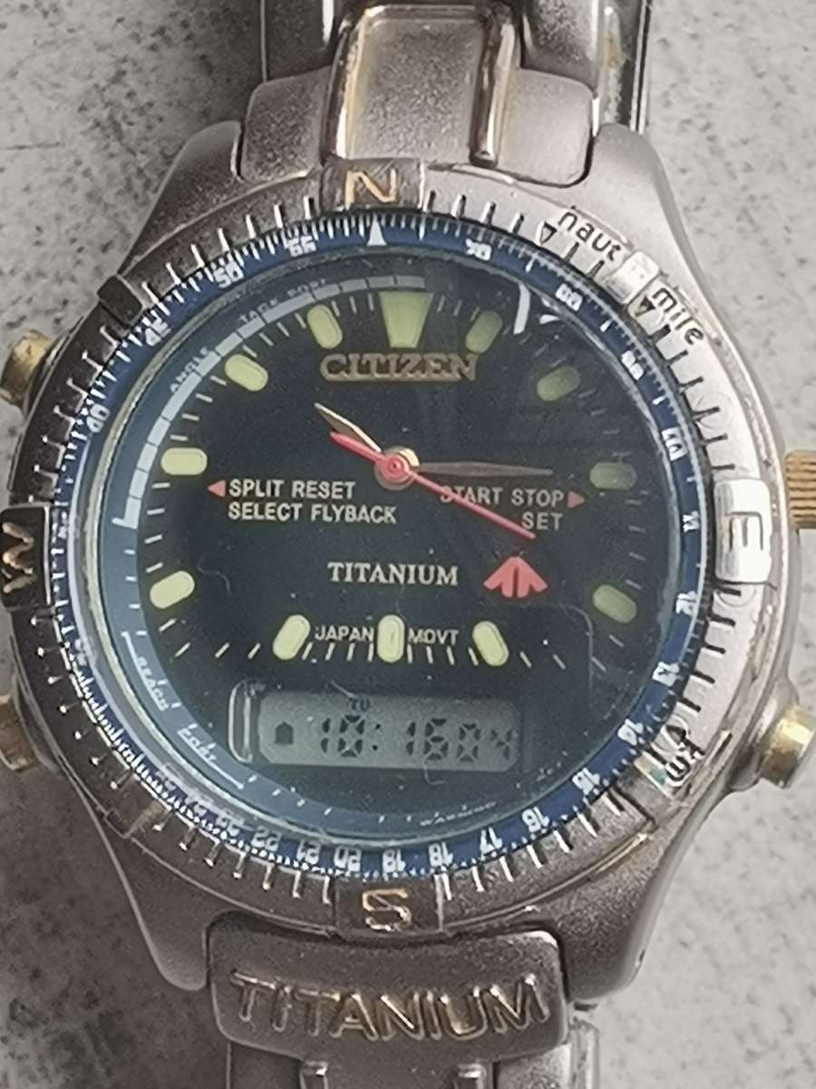 MENS CITIZEN ECO-DRIVE TITANIUM ANALOG/DIGITAL WATCH IN GOOD WORKING CONDITION