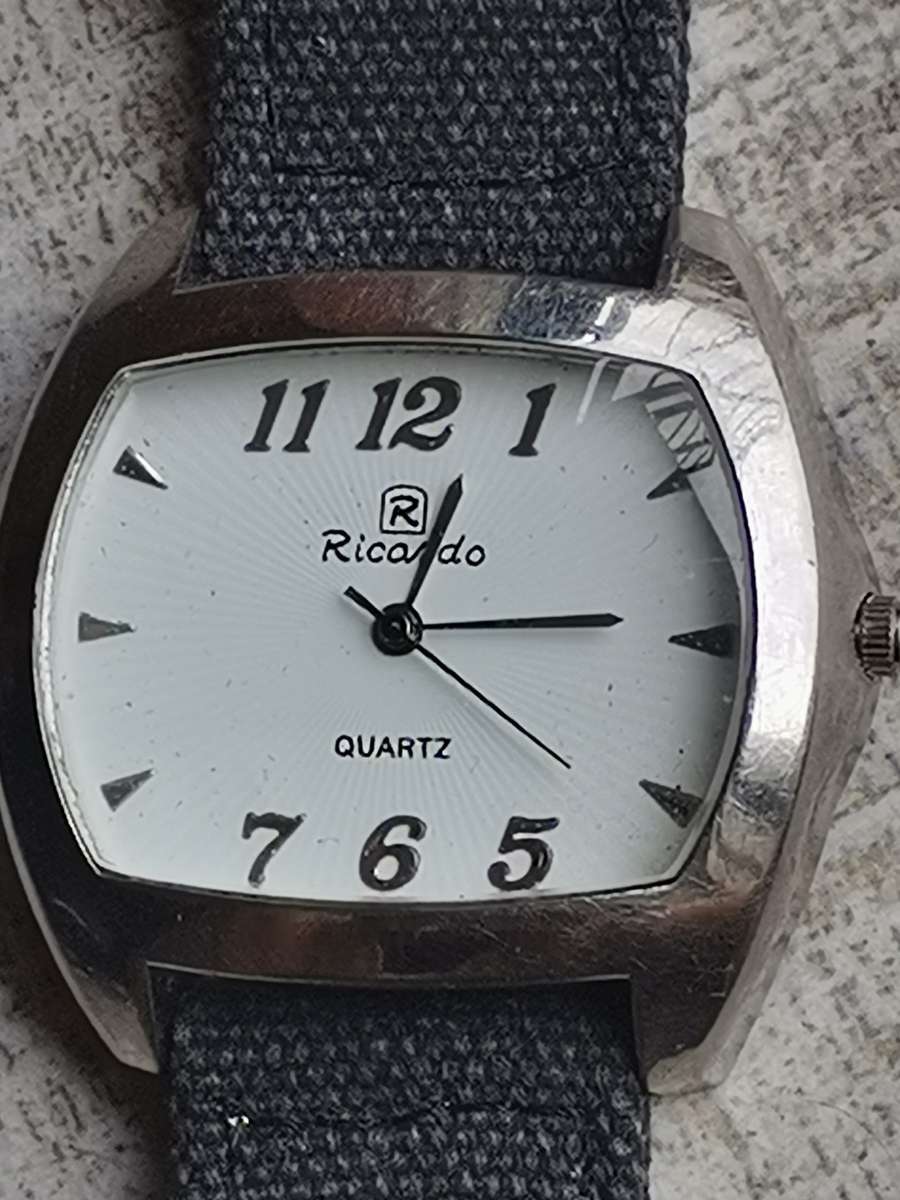 MENS RICARDO QUARTZ WATCH IN EXCELLENT WORKING CONDITION
