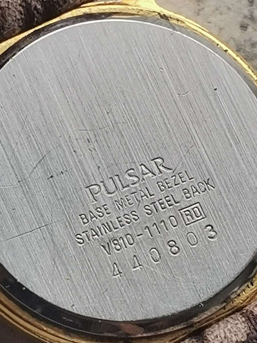 LADIES GOLD PLATED PULSAR WATCH IN EXCELLENT WORKING CONDITION