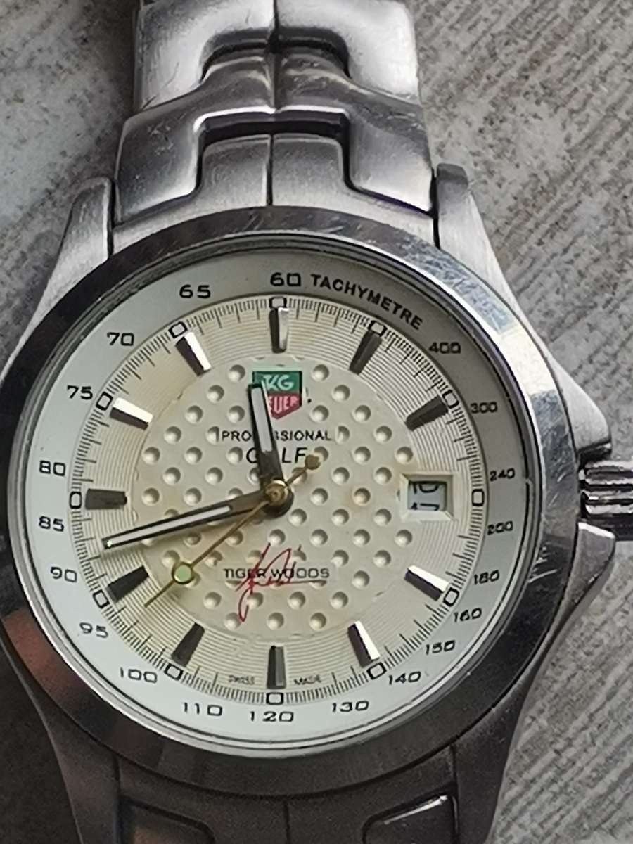 MENS CHINA MADE QUARTZ WATCH IN EXCELLENT WORKING CONDITION