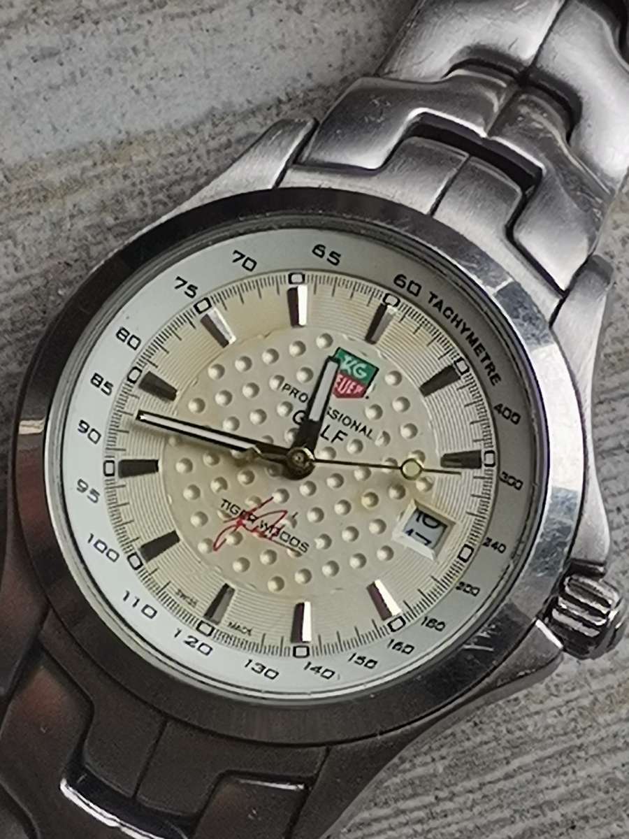 MENS CHINA MADE QUARTZ WATCH IN EXCELLENT WORKING CONDITION