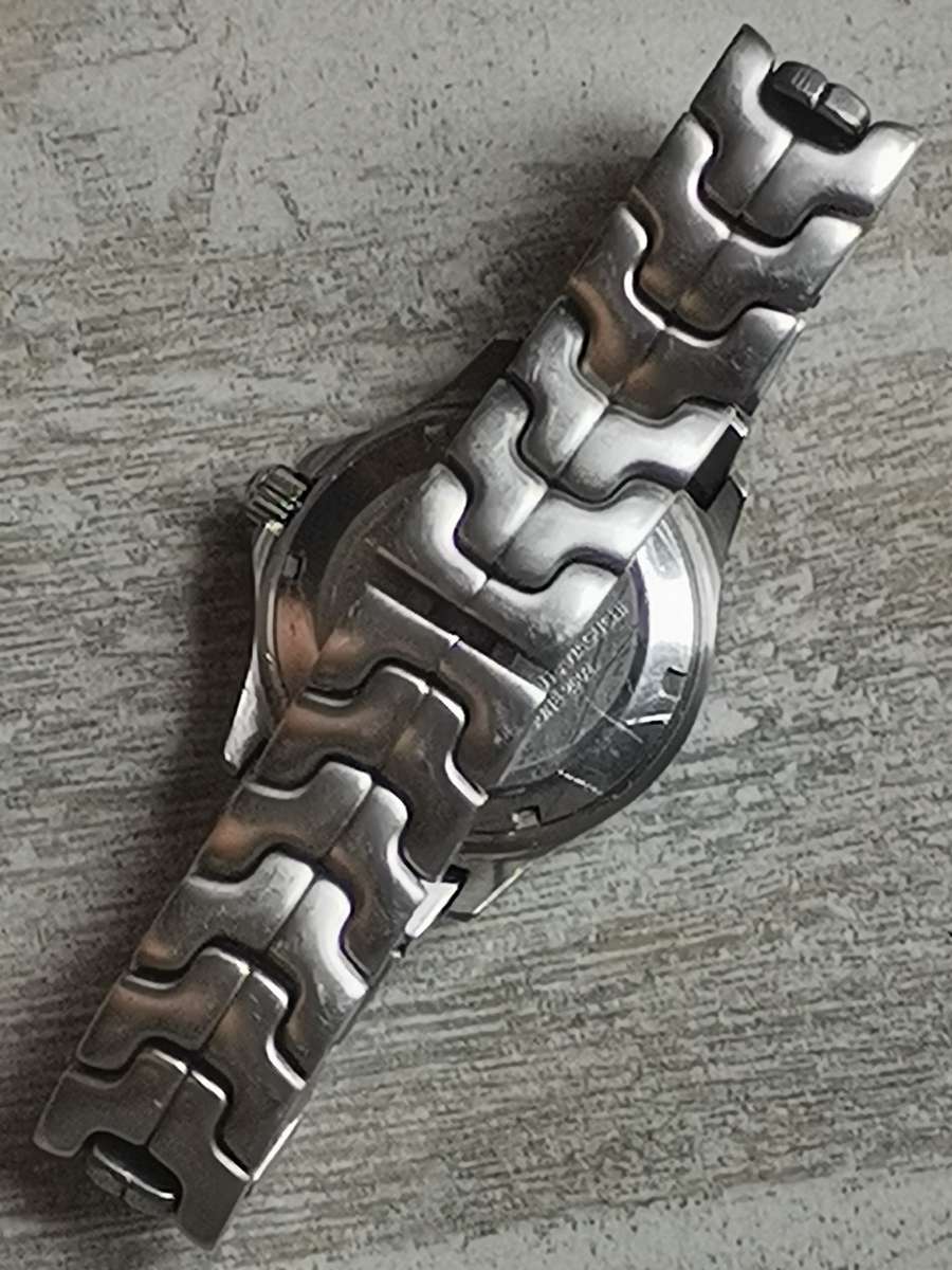 MENS CHINA MADE QUARTZ WATCH IN EXCELLENT WORKING CONDITION