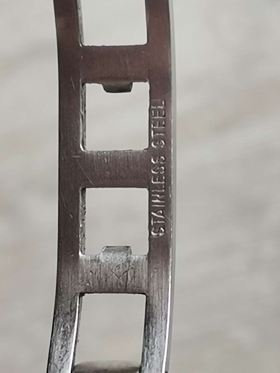 MENS CHINA MADE QUARTZ WATCH IN EXCELLENT WORKING CONDITION