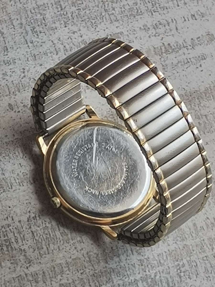 WIN MENS GOLD PLATED WATCH IN EXCELLENT WORKING CONDITION