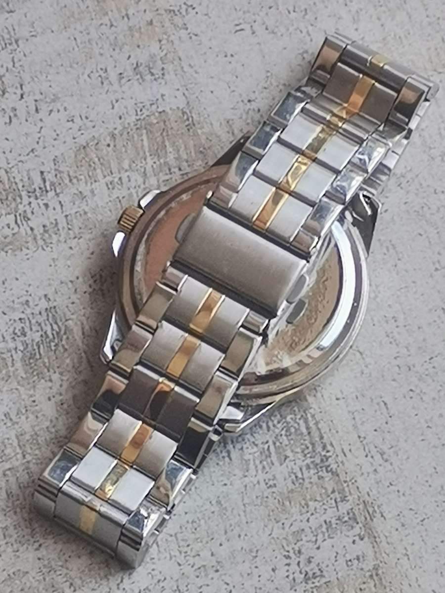 MENS STUNNING HALLMARK 2 TONE WATCH IN EXCELLENT WORKING CONDITION