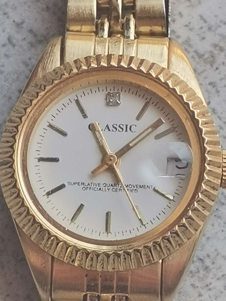 CLASSIC GENUINE DIAMOND GOLD PLATED LADIES WATCH IN EXCELLENT WORKING CONDITION