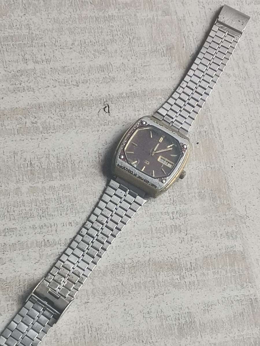 VINTAGE SEIKO MENS WATCH - WORKING BUT SELLING FOR SPARES AS IS