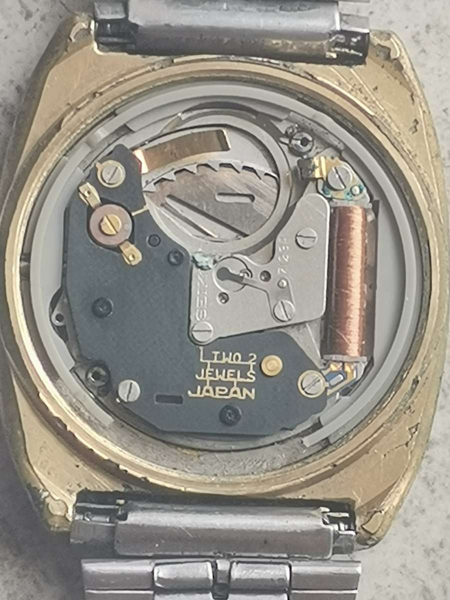 VINTAGE SEIKO MENS WATCH - WORKING BUT SELLING FOR SPARES AS IS